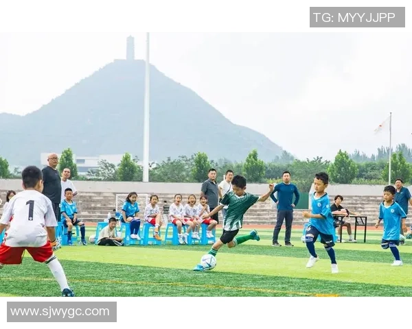 足球秀业余：探索业余足球的魅力与激情，点燃每一个热爱足球的心灵